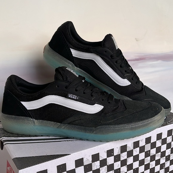 Vans Men’s Ave
Black/White
VN0A5JIBY28
Sneakers - Picture 13 of 16